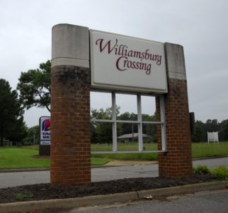 The sign at what used to be the main entrance to Williamsburg Crossing. (Gregory Connolly/WYDaily)