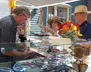 Jeweler Tim Caviness shows work to AOFTA visitors (Photo by Sally Stiles)
