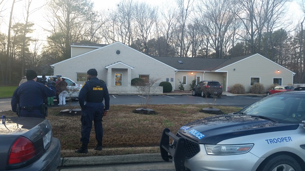 Law enforcement units were stationed outside of the Magruder-Tabb Animal Clinic near Peters' home after the shooting (Marie Albiges/WYDaily)