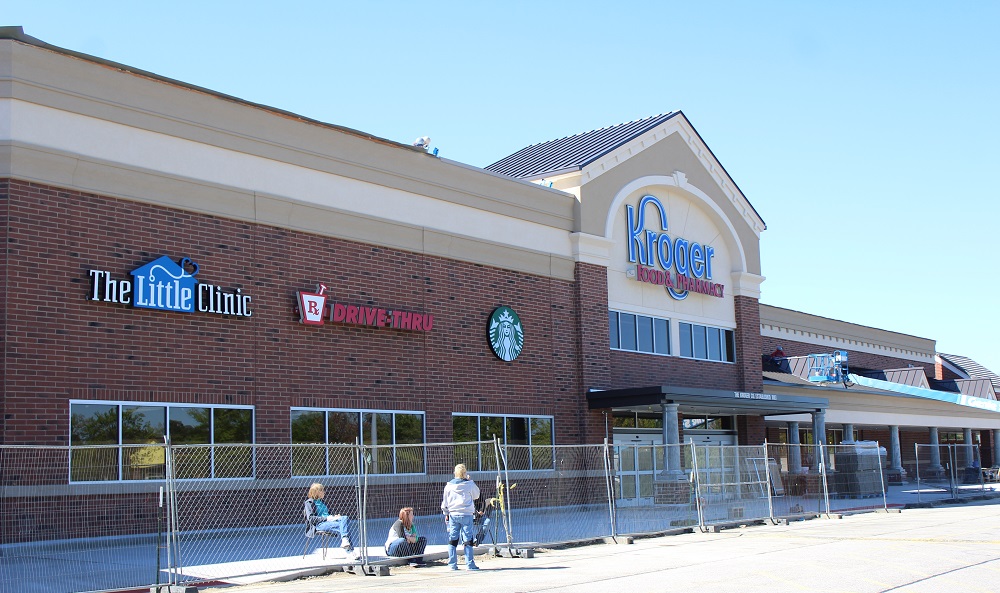The New Kroger on Victory Boulevard is slated to open May 13. (Marie Albiges/WYDaily)