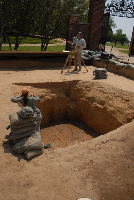 Jamestown Rediscovery members use surveying equipment to record data about a cellar pit where excavations are underway. (Gregory Connolly/WYDaily)