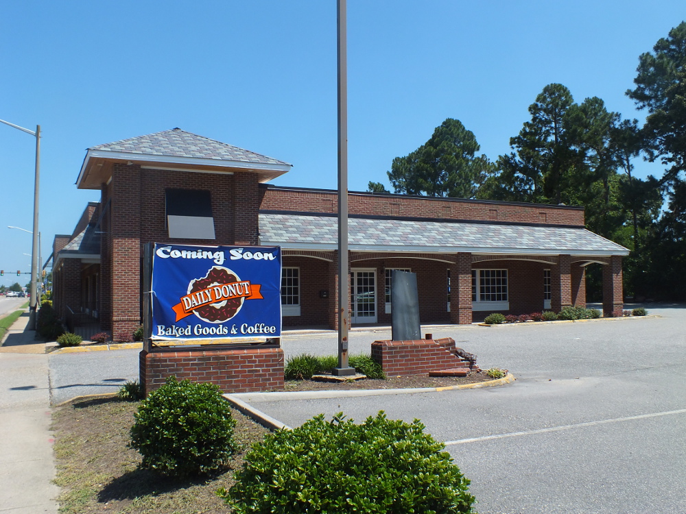 Daily Donut, a doughtnut shop and cafe, will open at 1425 Richmond Rd. next week. (Ian Brickey/WYDaily)