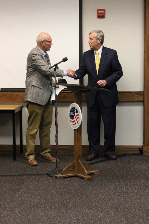 Chesapeake Bank executive vice president Marshall Warner accepts the award from Williamsburg Mayor Clyde Haulman. (Courtesy City of Williamsburg)