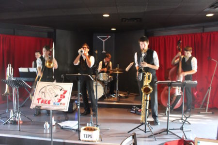 Take 757 performed at Triangle last Thursday night. From left to right: Eliza Geer, Adam Davy, Hamed Barbarji, Nicolas Geer, Joshua "Snoop" Golub, and Jesse Katz. (Elizabeth Hornsby/WYDaily)