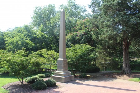 An obelisk in Bicentennial Park memorializes Confederate soldiers from the City of Williamsburg and James City County. (Ian Brickey/WYDaily)