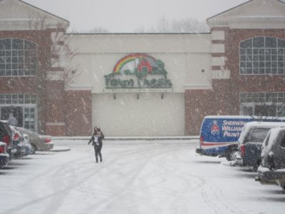 The Farm Fresh on Merrimac Trail was still bustling with shoppers on Friday afternoon. (Elizabeth Hornsby/WYDaily)