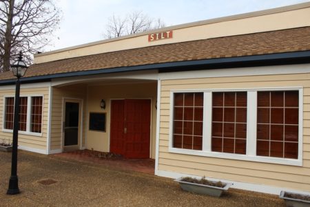 Silt sits empty in the Village Shops of Kingsmill. (Ty Hodges/WYDaily)
