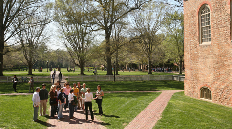 Prospective students and their families tour the W&M campus. (Stephen Salpukas/W&M News)