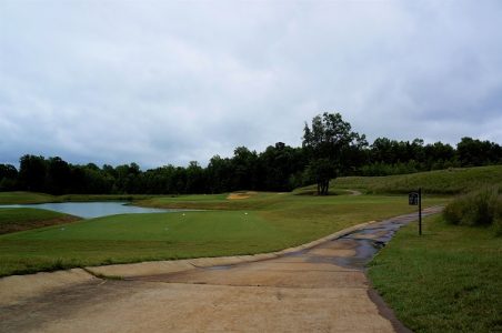 Hole 17 on the Yorktown course is a par three with a water hazard and sandtraps on either side of the putting green. (Steve Roberts, Jr./WYDaily)