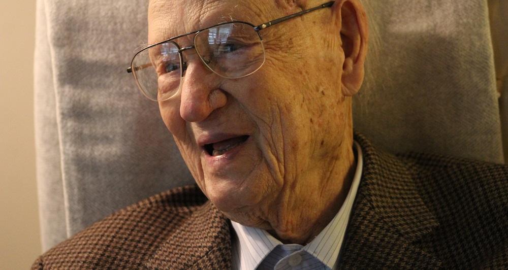 Carl Accola, 102, of Williamsburg was a commanding officer in the Naval Armed Guard during the Normandy Invasion. (Iris Hyon/WYDaily)