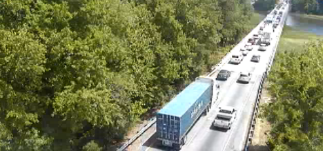 A tractor trailer that lost its engine caused a traffic jam on I-64 East Wednesday afternoon. (Courtesy VDOT)