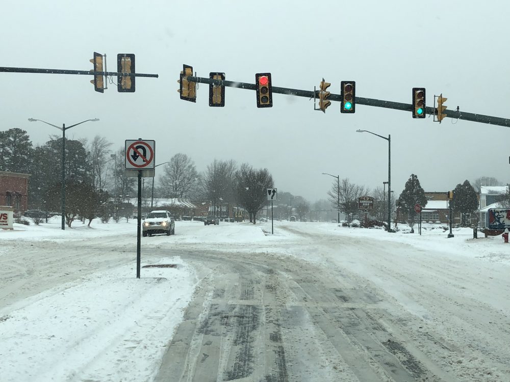 Snow in Williamsburg, Blizzard in Williamsburg. (Tom Davis/WYDaily) Richmond Road, Ironbound Road.