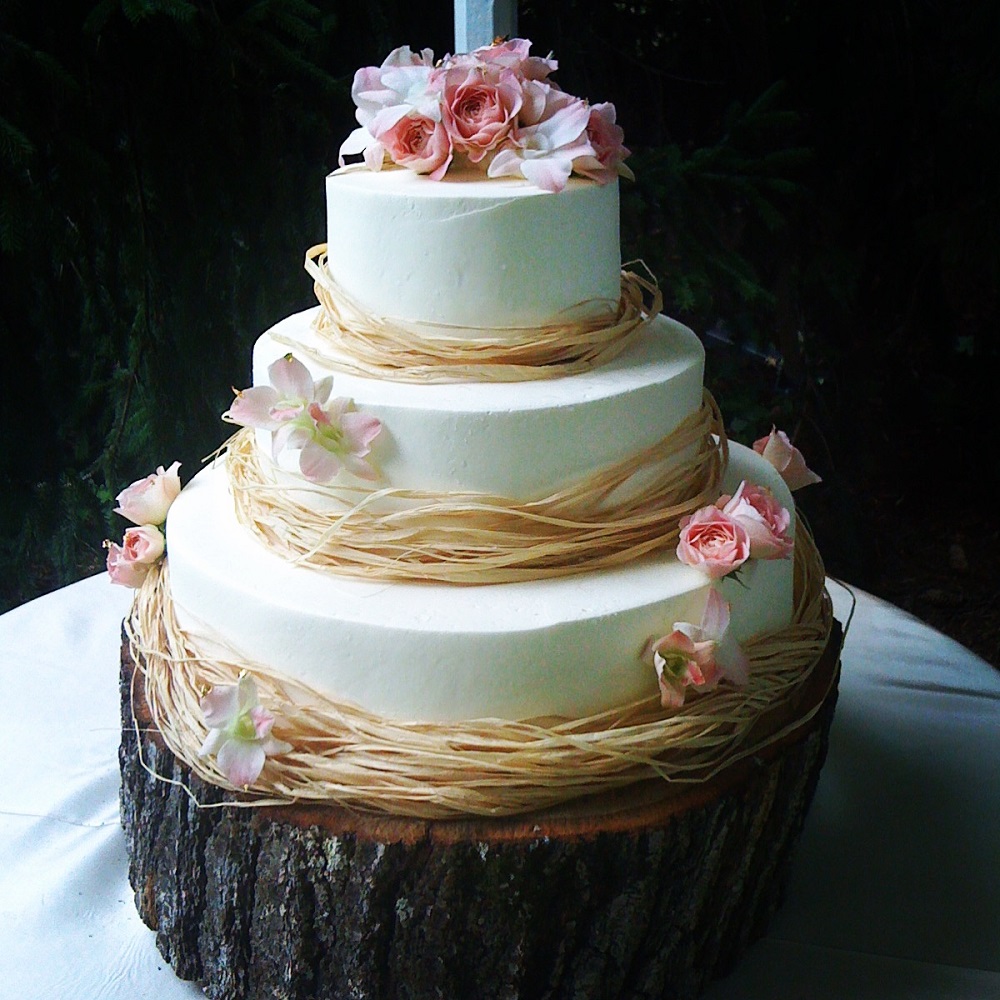 The couple will sell custom wedding cakes at Justified. (Courtesy Cory Sproule)
