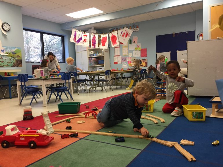 The daycare model used by Williamsburg Parent Cooperative Preschool in Williamsburg, with parents assisting teachers, may not be feasible if new regulations are approved by the Virginia State Board of Social Services. (WYDaily/Courtesy Julie Tucker, Williamsburg Parent Cooperative Preschool)