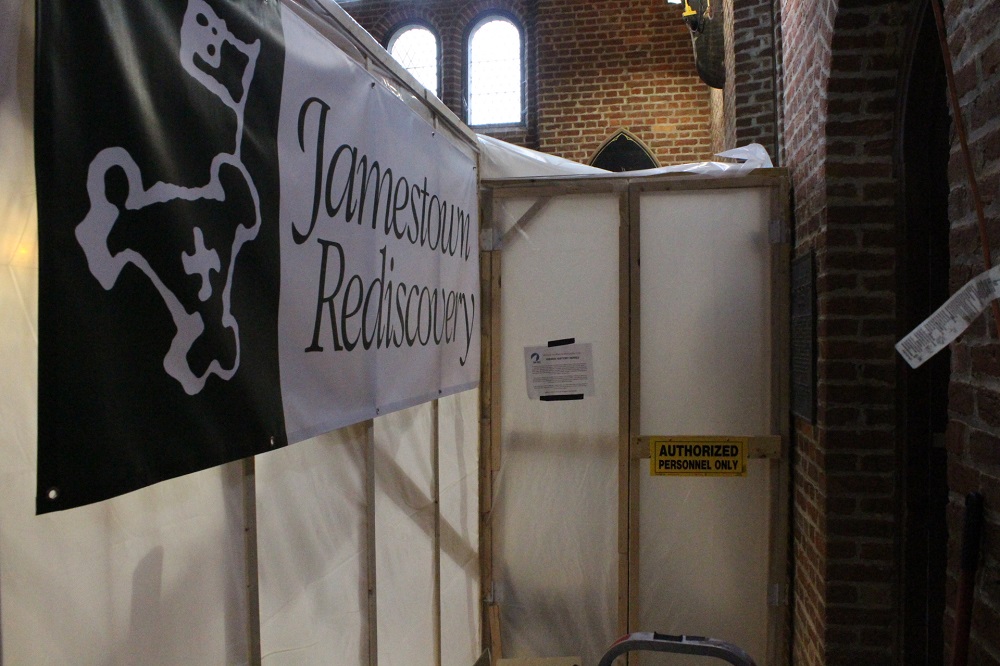 The tent was set up to keep enclose the burial area and prevent contamination. (WYDaily/ Andrew Harris)