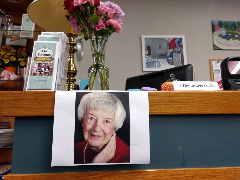 Friends and colleagues set up a memorial for Jean Danylko at the desk in the James City County Recreation Center where she volunteered. (WYDaily/ Andrew Harris)