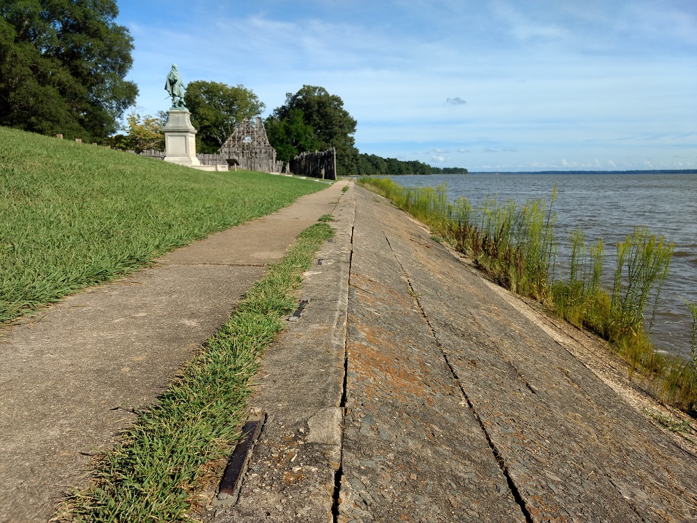 The James Fort is precariously perched on the banks of the James River. (WYDaily/ Andrew Harris)