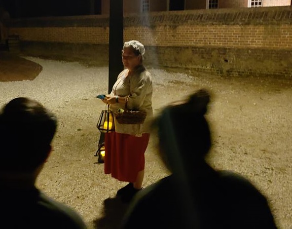 A tour guide leads guests through the Historic Area of Colonial Williamsburg as a part of Spooks and Legends Haunted Tours. (WYDaily/ Courtesy Spooks and Legends Haunted Tours)