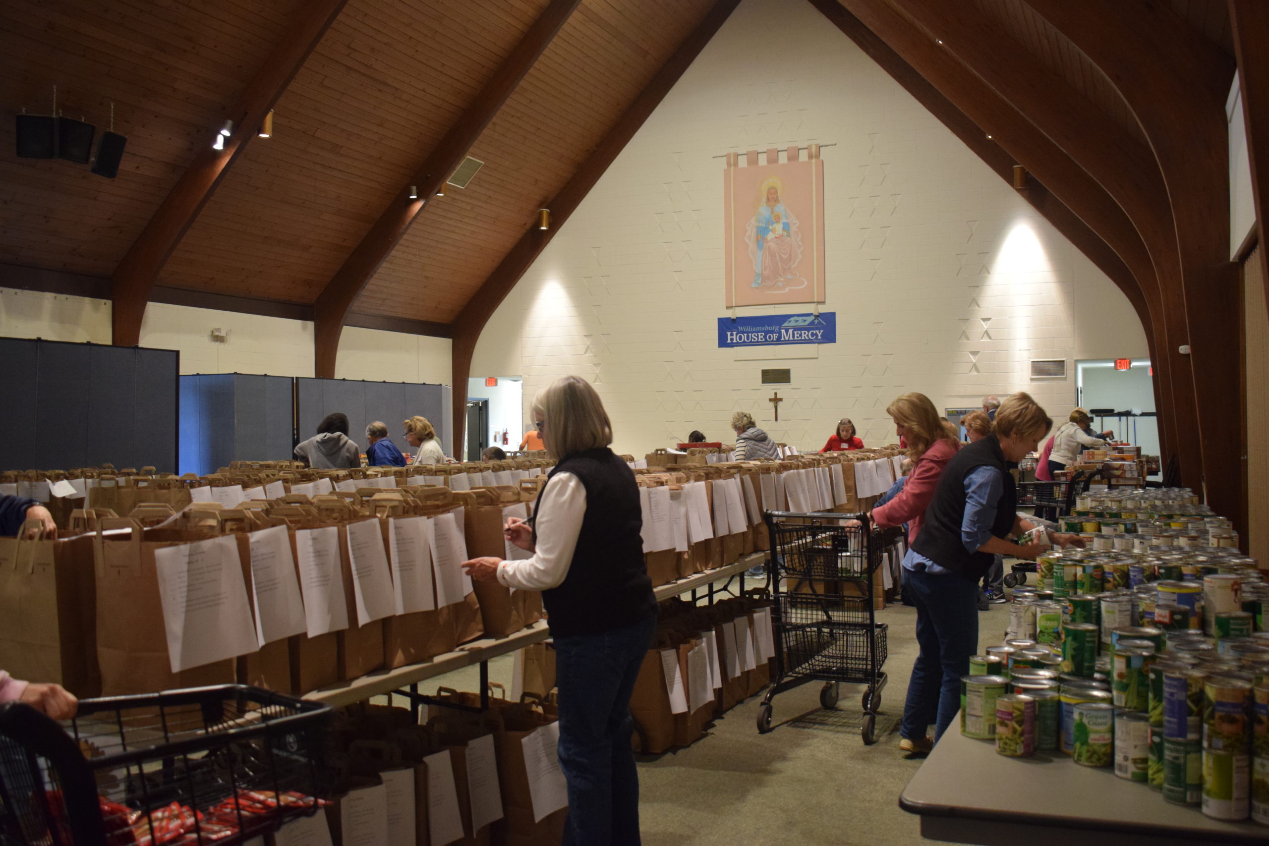 House of Mercy serves meals to over 1,300 individuals for Thanksgiving, said Shannon Woloszynowski, executive director. (WYDaily/Courtesy Nicole Lancour)