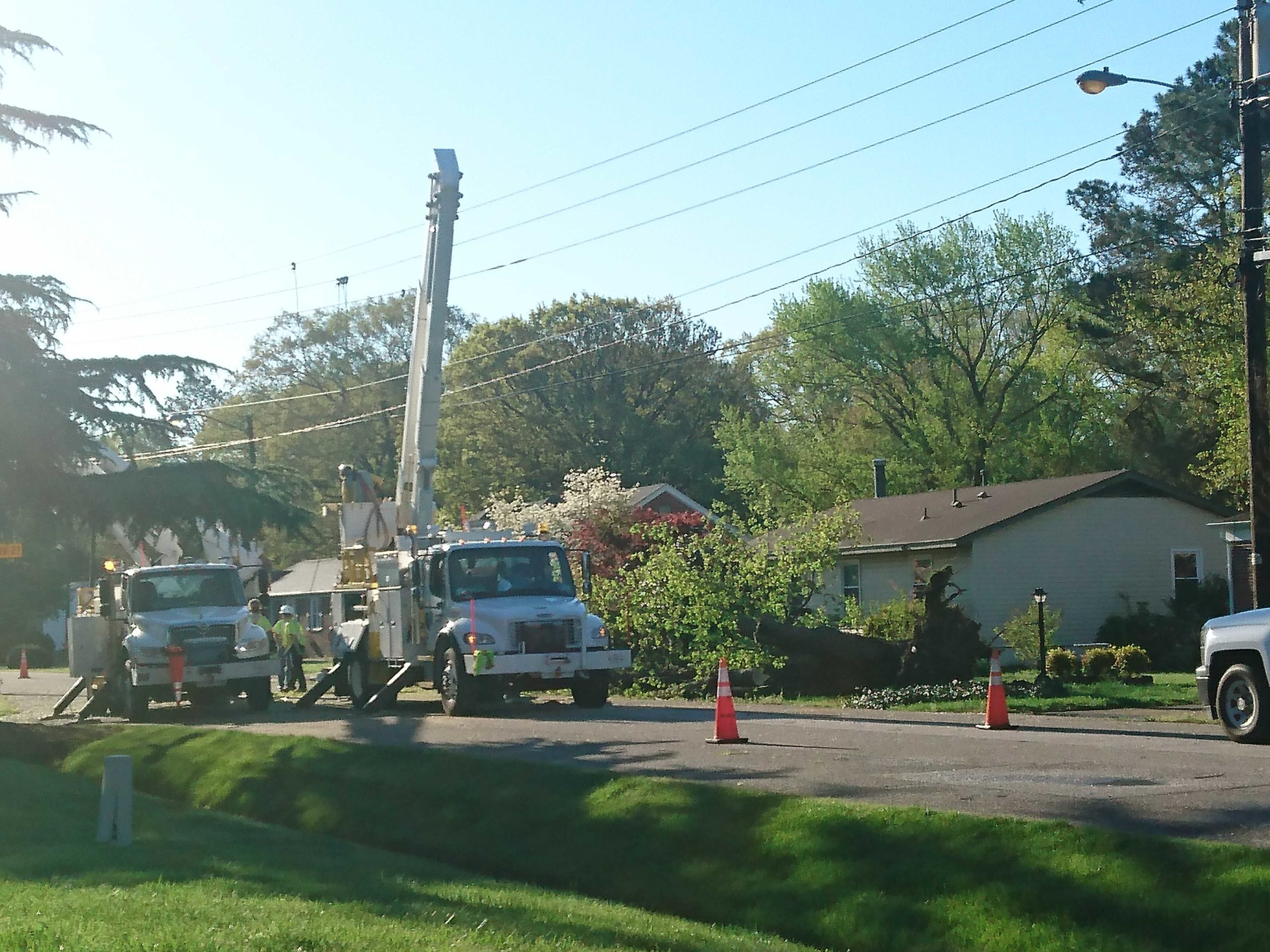 Thousands of residents in Hampton Roads were still without power Monday morning. (WYDaily/Julia Marsigliano)