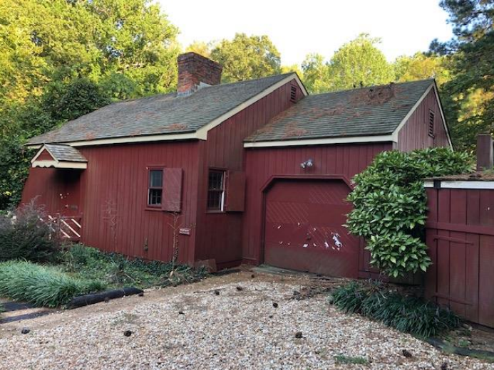 Wells Fargo requested this summer to demolish a 1946 house on Bucktrout Lane. (WYDaily/Courtesy of City of Williamsburg)