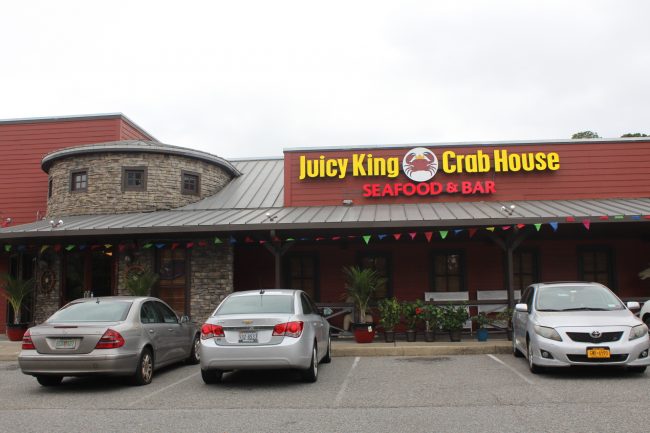 Juicy King Crab House Seafood & Bar recently opened in Hampton. (WYDaily/ Julia Marsigliano)
