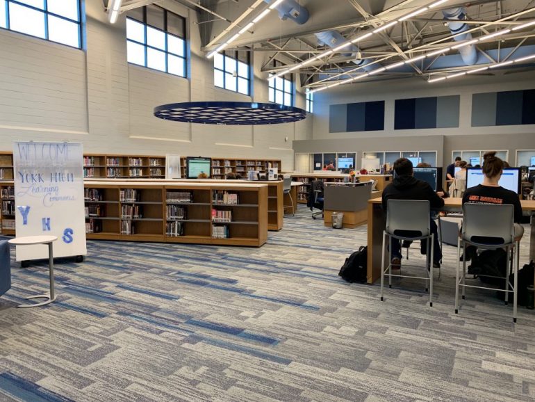 The new Learning Commons provides a bright, open space where students can collaborate on projects or work individually. (WYDaily/Alexa Doiron)
