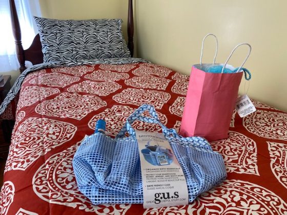 Female veterans who are facing homelessness are greeted in their room at Victory House with a gift bag filled with toiletry items and a shower caddy. (WYDaily/Lucretia Cunningham)