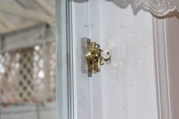 The locking mechanism on the glass door which leads to the Turkatte's backyard. (WYDaily/ Julia Marsigliano)