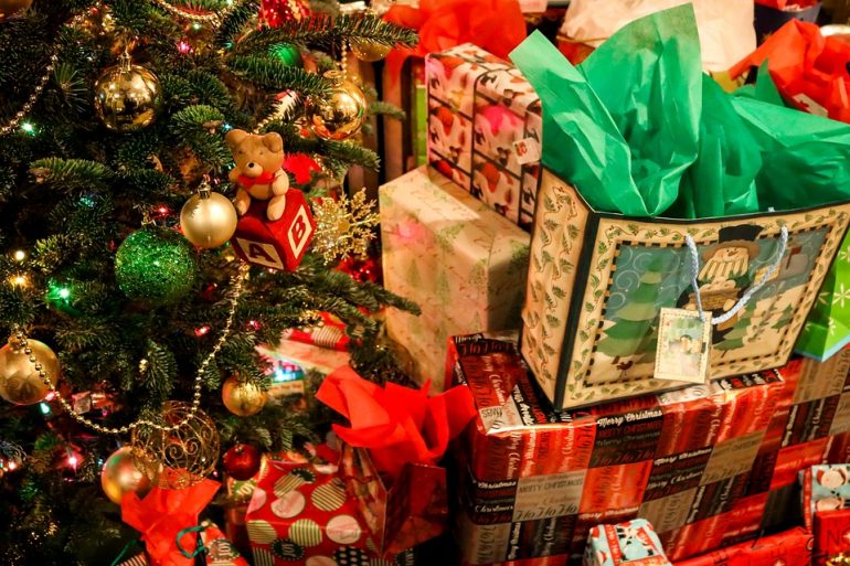 Here are some tips for buying Christmas gifts on a budget. (WYDaily/Pixabay)