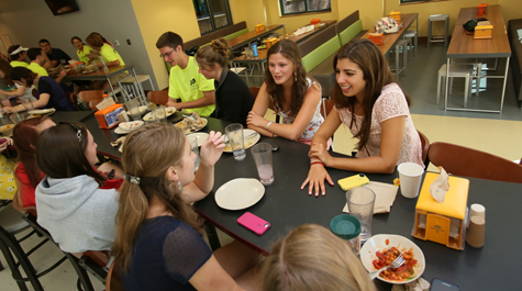 William & Mary students donated 1,360 meals during a one-day Swipe Out Hunger drive on Dec. 5. (WYDaily/Courtesy of Stephen Salpukas, W&M News)