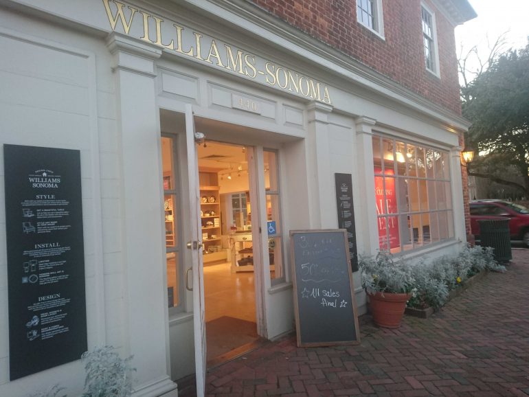 The Williams-Sonoma store at Merchants Square will close in a few weeks. (WYDaily/ Julia Marsigliano)