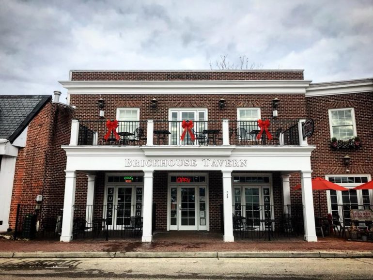 Brickhouse Tavern's dress code isn't new, but now that it has become more visible there are some guests that raised concerns about it being discriminatory. (WYDaily/Brickhouse Tavern Williamsburg Facebook)