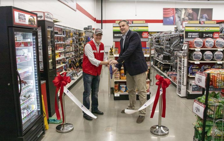 Rich Burke (left) with Chad Green, York County Board of Supervisors Chair, at the ribbon cutting ceremony for the new Tractor Supply location in Yorktown. (WYDaily/Courtesy York County)