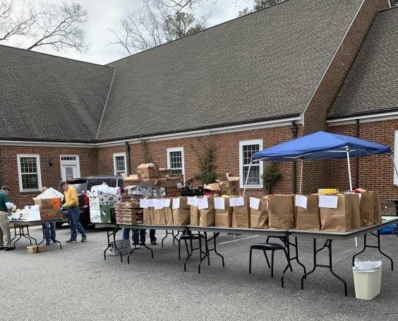 Williamsburg House of Mercy using a drive-thru service to give away food donations. (WYDaily/ Courtesy of the Williamsburg House of Mercy)