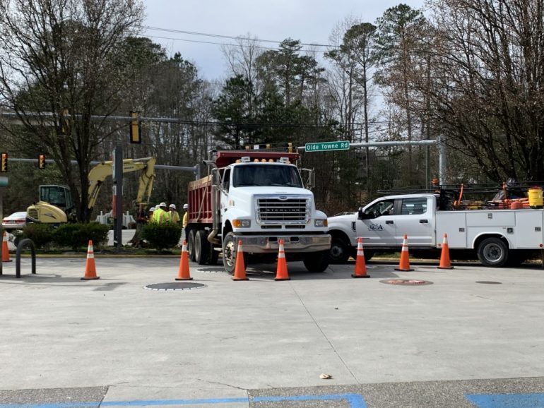 Residents and businesses near the intersection of Longhill and Olde Towne Road found themselves without water on Thursday after a waterline broke in the area. (WYDaily/Julia Marsigliano)