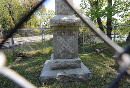 The Confederate Monument at Big Bethel Cemetery in Hampton. (WYDaily/ Courtesy of Wikipedia Commons)