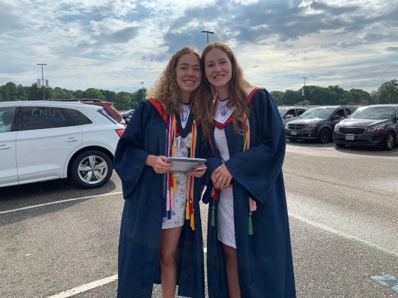 Before the ceremony, some graduates gathered together to chat and take photos. (WYDaily/Alexa Doiron)