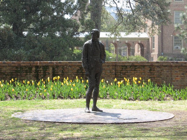 The Thomas Jefferson statue on William & Mary campus.(WYDaily/Flickr)