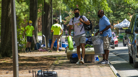 New students followed COVID-19 safety protocols as they moved in to residence halls Aug. 12-14. (WYDaily/Jim Agnew, W&M News)