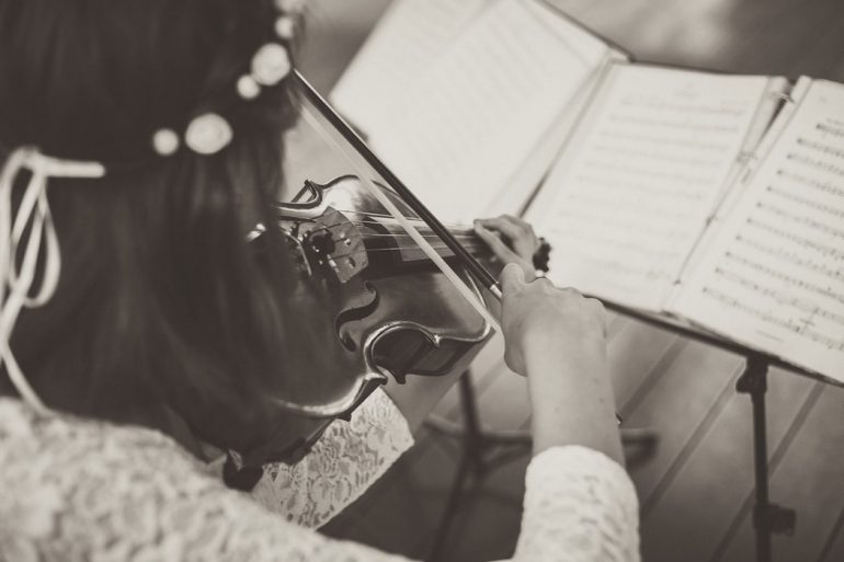 As schools prepare for virtual learning, music students also brace for a unique experience. (WYDaily file/Courtesy of Unsplash)