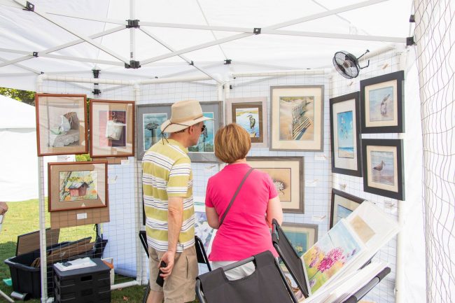 The Yorktown Art Stroll showcases local artists at Riverwalk Landing. (WYDaily/ Courtesy of Visit Yorktown)
