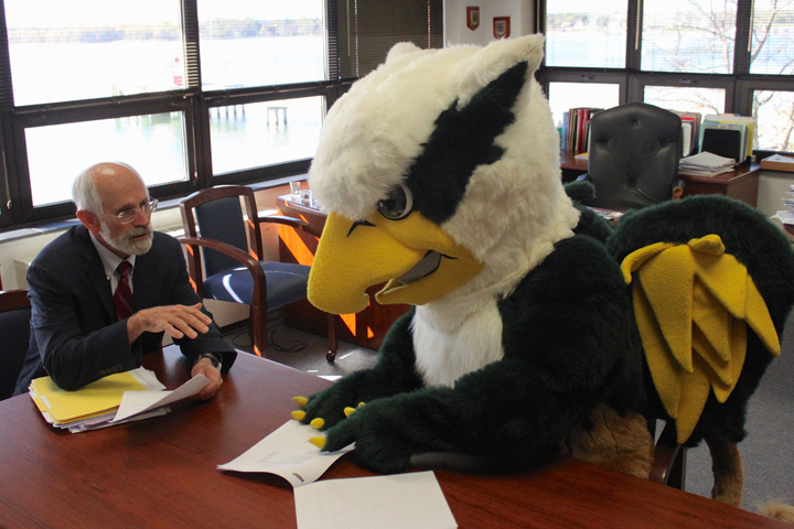 Wells meets with the W&M mascot during filming for One Tribe Day. (WYDaily/Courtesy of VIMS)