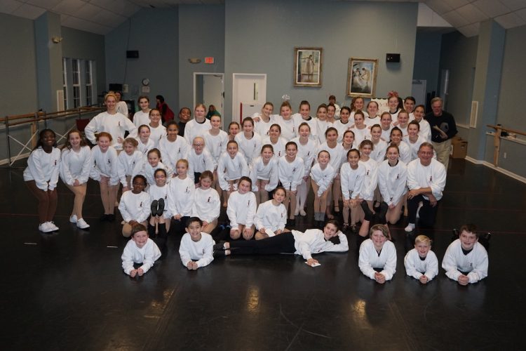 The final cast rehearsal for the Christmas Dreams in 2019. (WYDaily/ Institute for Dance, Inc.) 