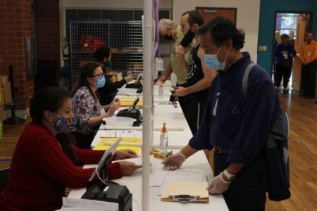 Early voters at the James City County Recreation Center on Friday, Oct. 30. (WYDaily/Gabrielle Rente)