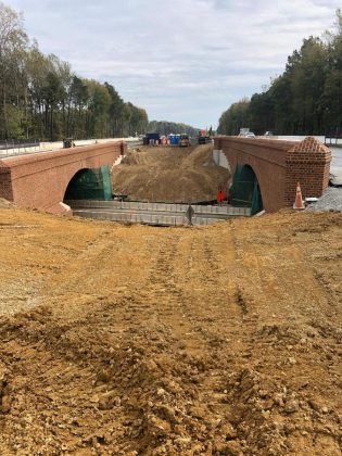 Both eastbound and westbound spans of the I-64 bridges over Colonial Parkway. The westbound shift is currently anticipated to take place as early as Nov. 15. (WYDaily/Courtesy of VDOT)