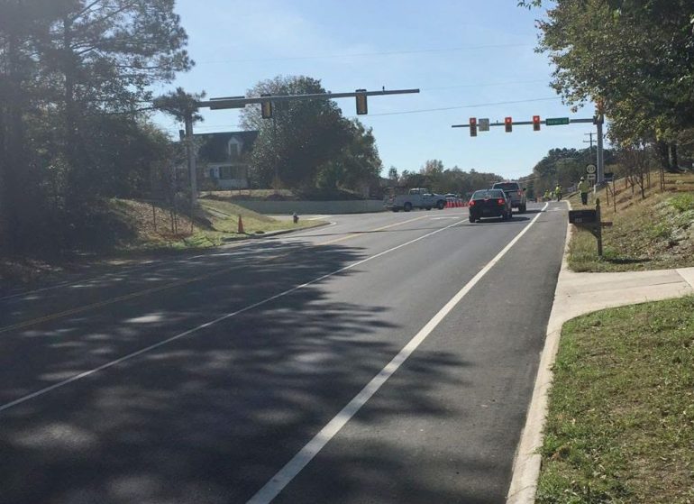 View of intersection and traffic signal looking southbound on Centerville Road. (WYDaily/Courtesy of VDOT)