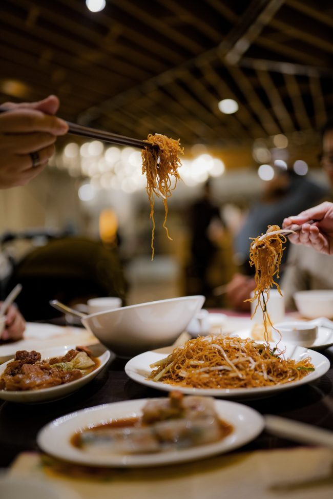 On Christmas Eve, it's not uncommon for Jewish people to eat at Chinese restaurants, a tradition which started in New York. (WYDaily/ Courtesy of Unsplash)