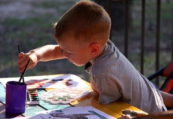Kids can pick up paint at home kits for $10 starting in January. (WYDaily/ Courtesy of Pixabay)