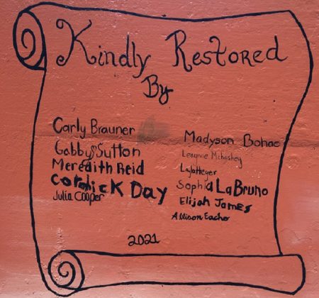 Signatures of students who assisted repainted and sealing the mural. (WYDaily/Jennifer Holden)